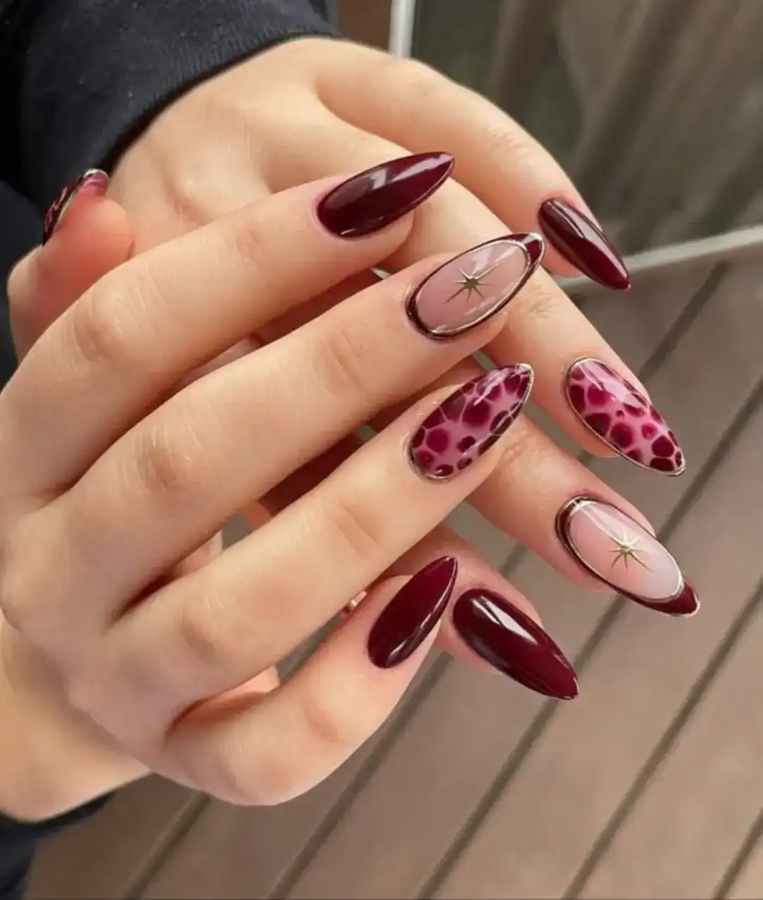 Deep maroon set with nude starburst and spotted accents