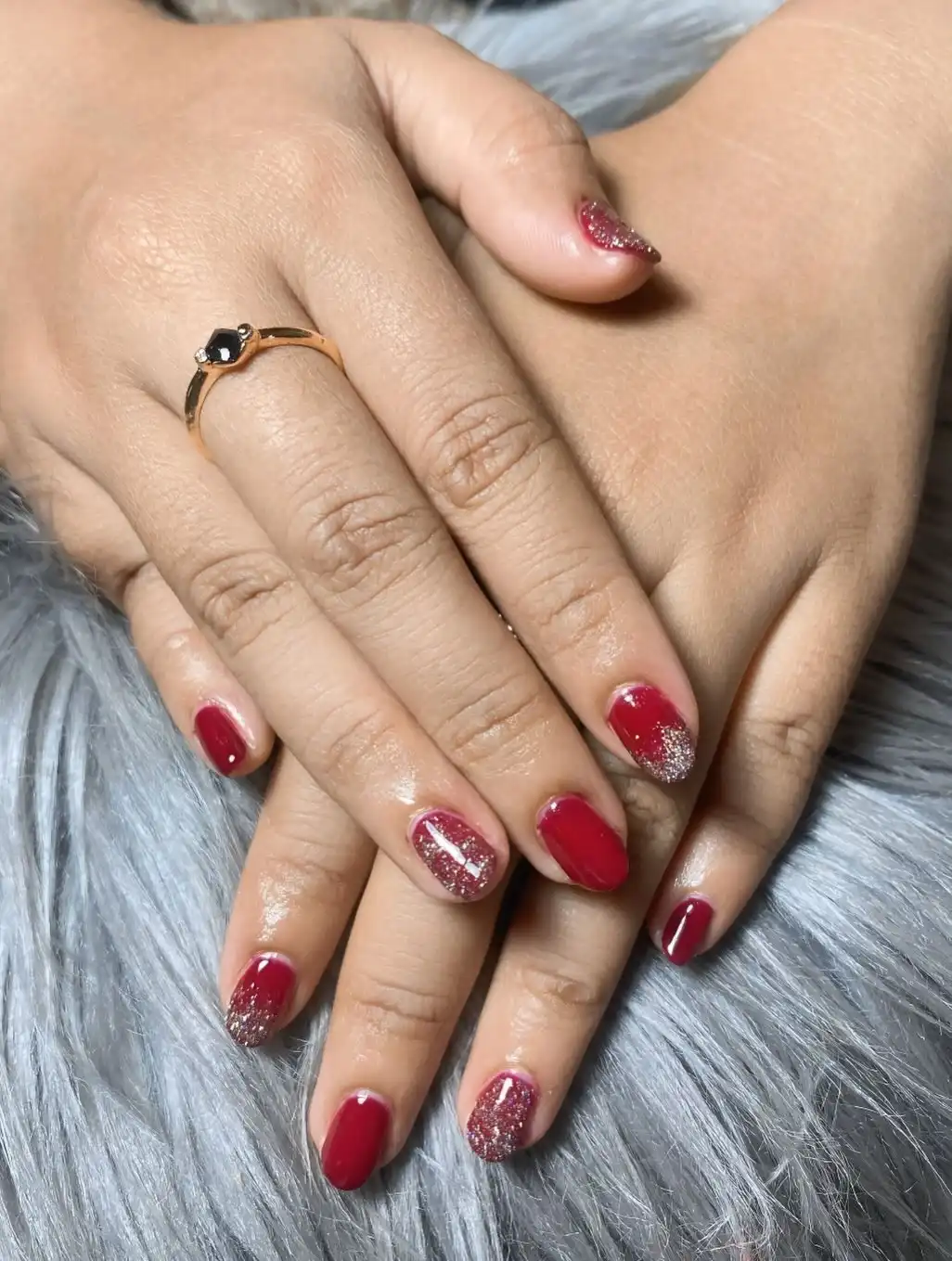 Glossy red short nails with glitter gradient tips