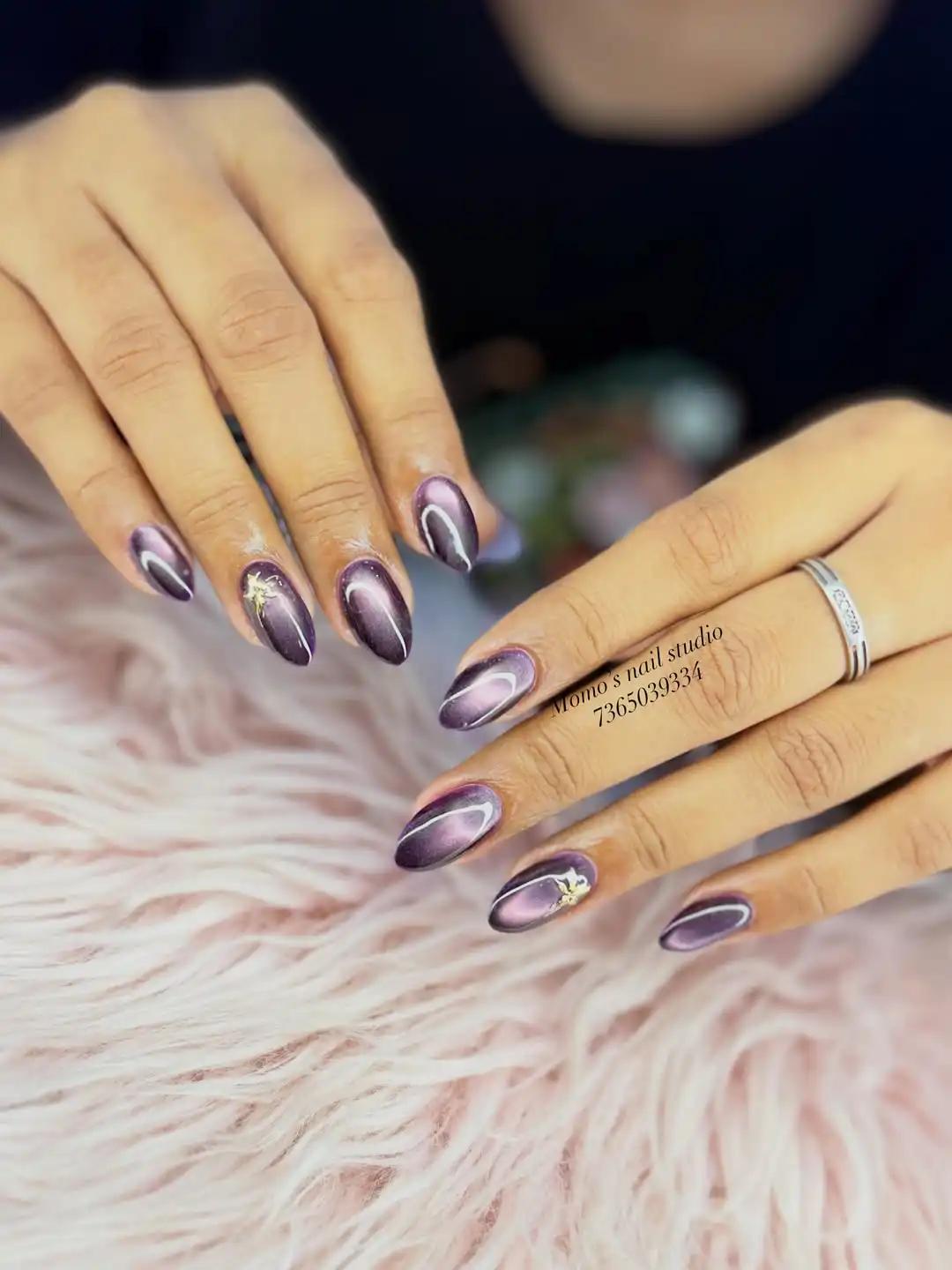 Glossy purple with central light-band effect and small gold accents
