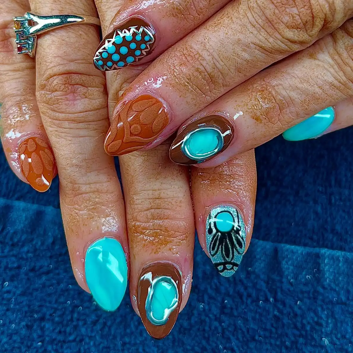 Turquoise solids with oval centerpiece accents and dot detailing