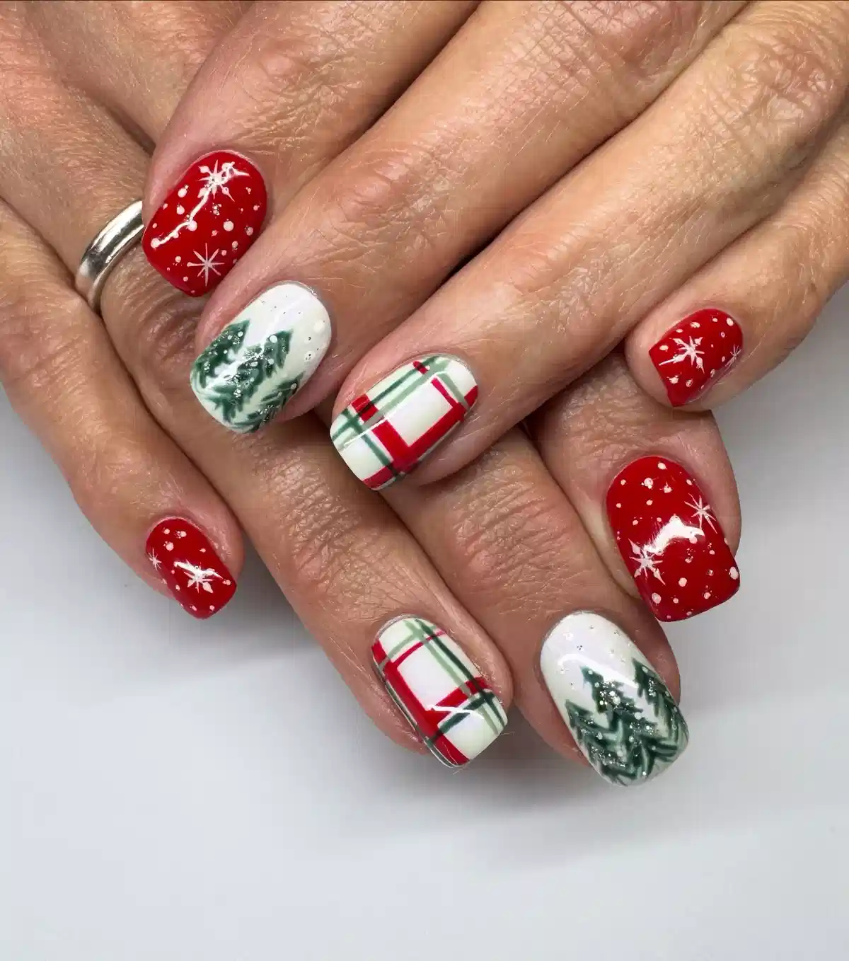 Red sparkle motifs with white-and-red/green plaid accents
