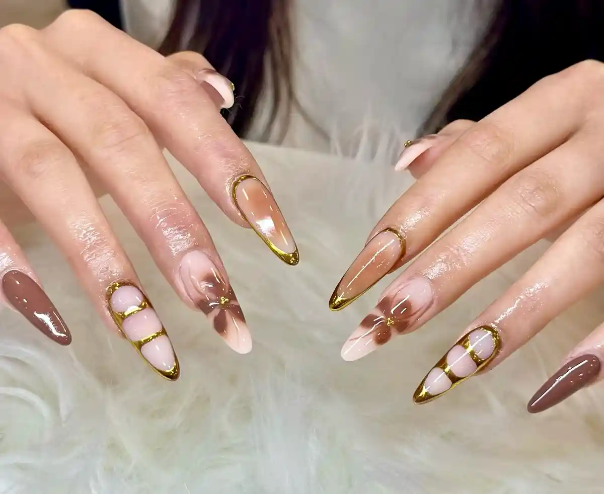 Gold-outlined tips with brown abstract accents
