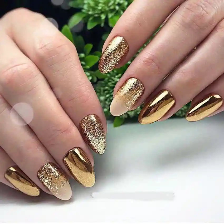 Alternating metallic gold and glitter ombré almonds