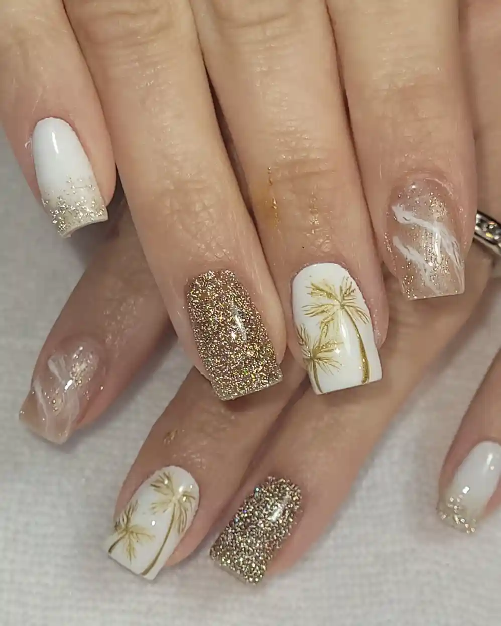 Square white-and-gold glitter set with gold palm tree line art