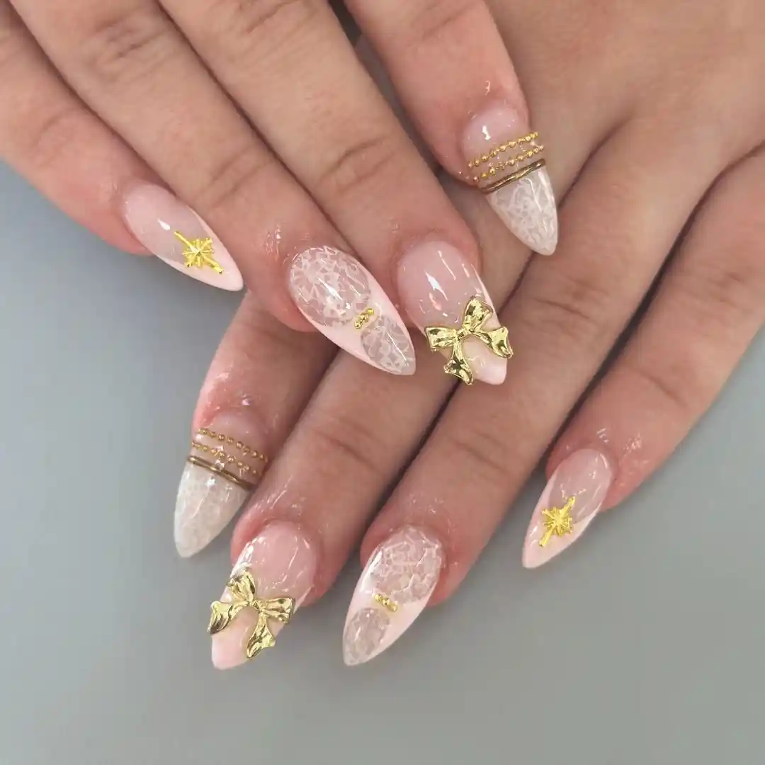 Lace-pattern stilettos with gold bows and star charms