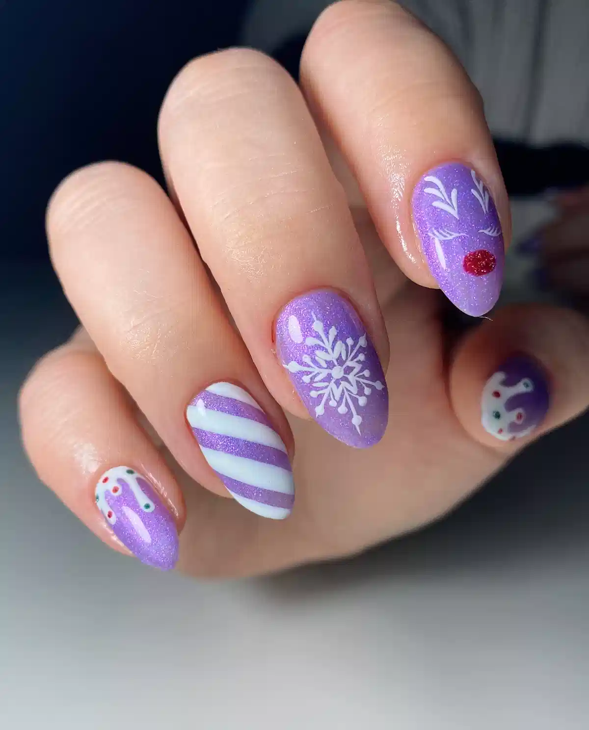 Purple winter motifs with stripes and small dot accents