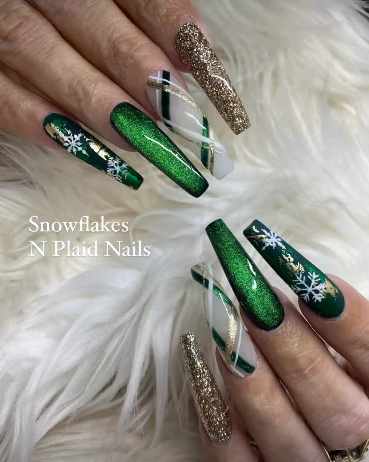 Green Snowflakes with White-and-Gold Plaid and Full Glitter Nails