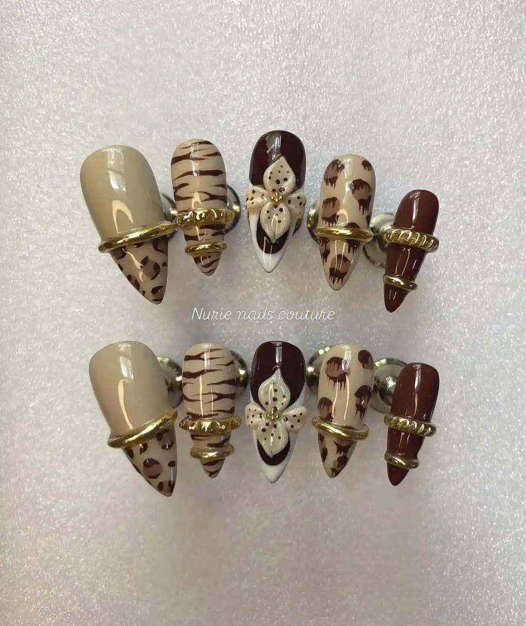 Animal-print set with prominent 3D gold band details