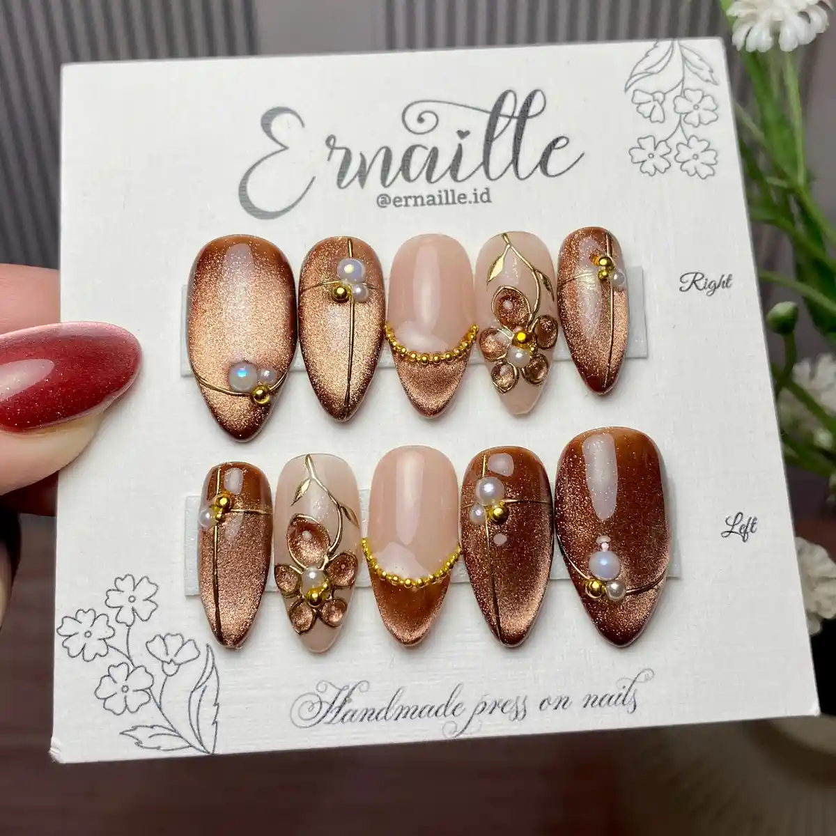 Bronze glitter set with gold lines and pearl accents