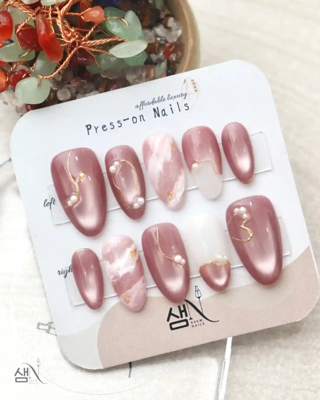 Mauve chrome-like set with pearl-like accents and marbled detail